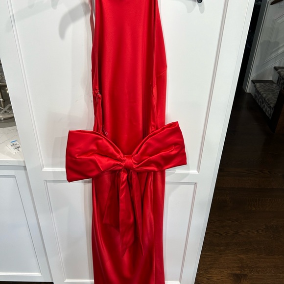 HOUSE OF CB NEW Ilaria Backless Bow Halter Dress in Red Size Small - Picture 9 of 12